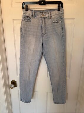 American Eagle Mom Jeans - Light Wash
